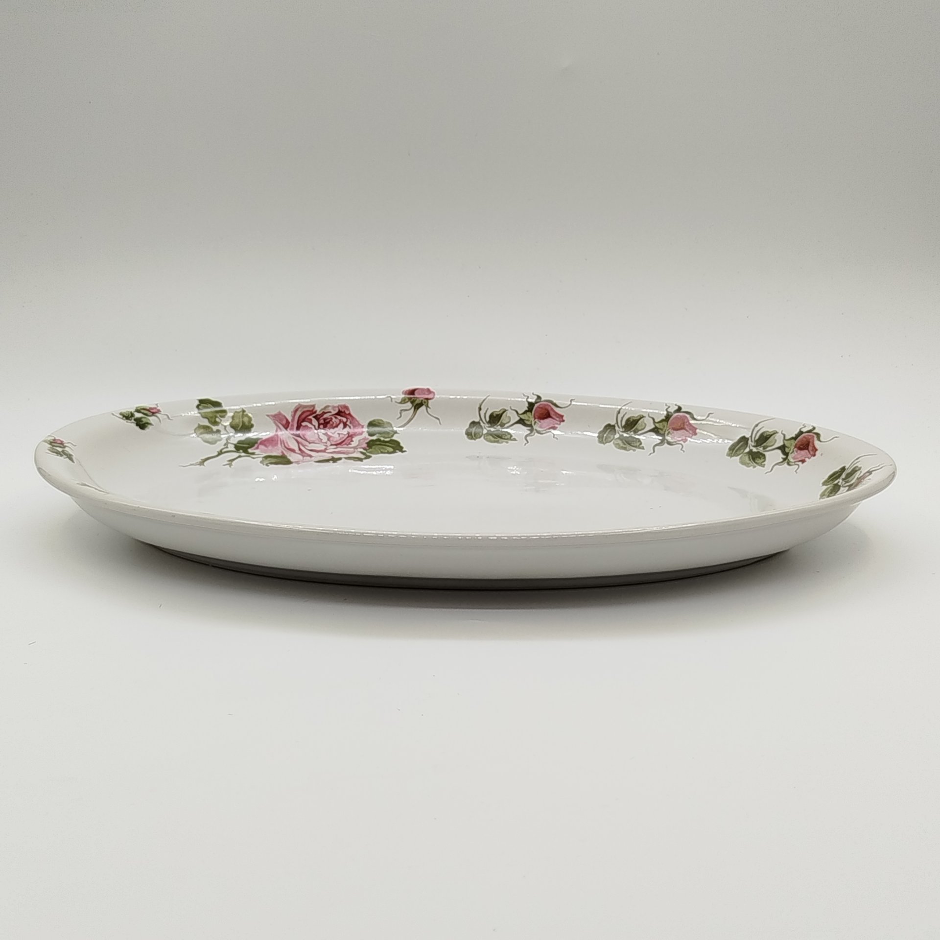Блюдо овальной формы, украшенное изображением розы, Porcelit Pruszków
