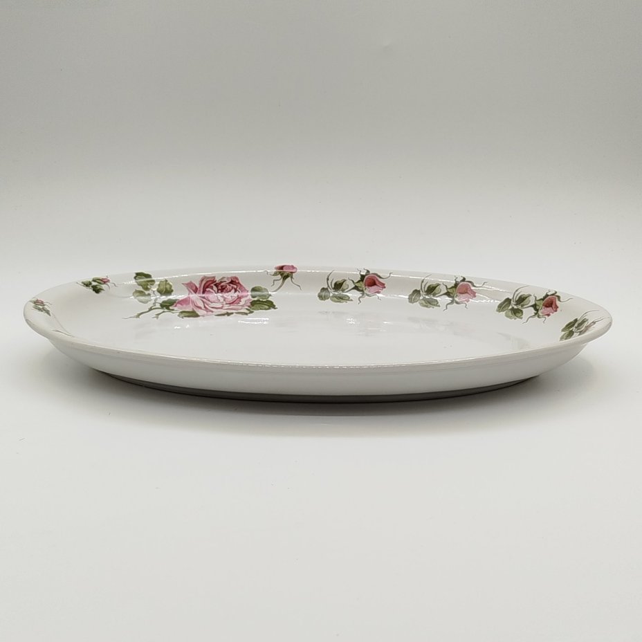 Блюдо овальной формы, украшенное изображением розы, Porcelit Pruszków