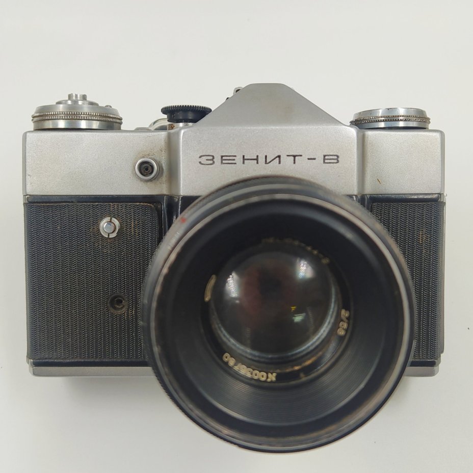 Фотоаппарат "Зенит-В" с объективом "Гелиос-44-2" в оригинальном кофре, Красногорский механический завод (КМЗ)