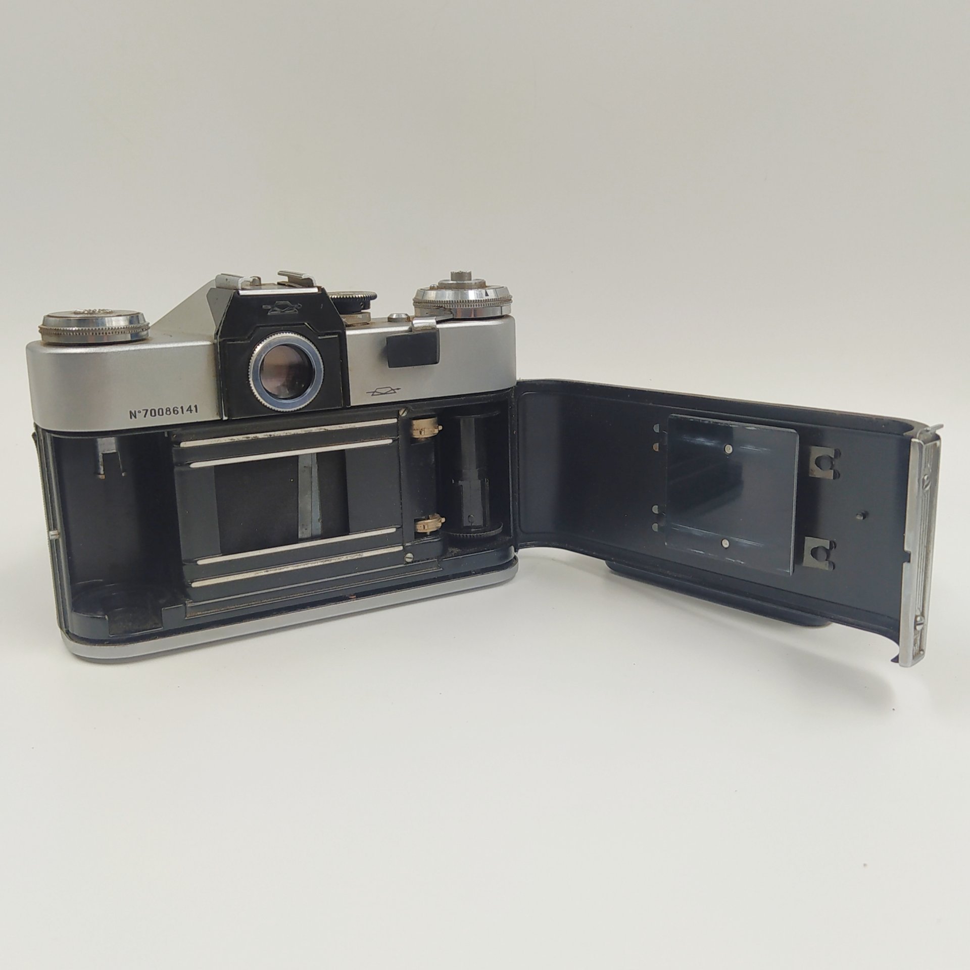 Фотоаппарат "Зенит-В" с объективом "Гелиос-44-2" в оригинальном кофре, Красногорский механический завод (КМЗ)