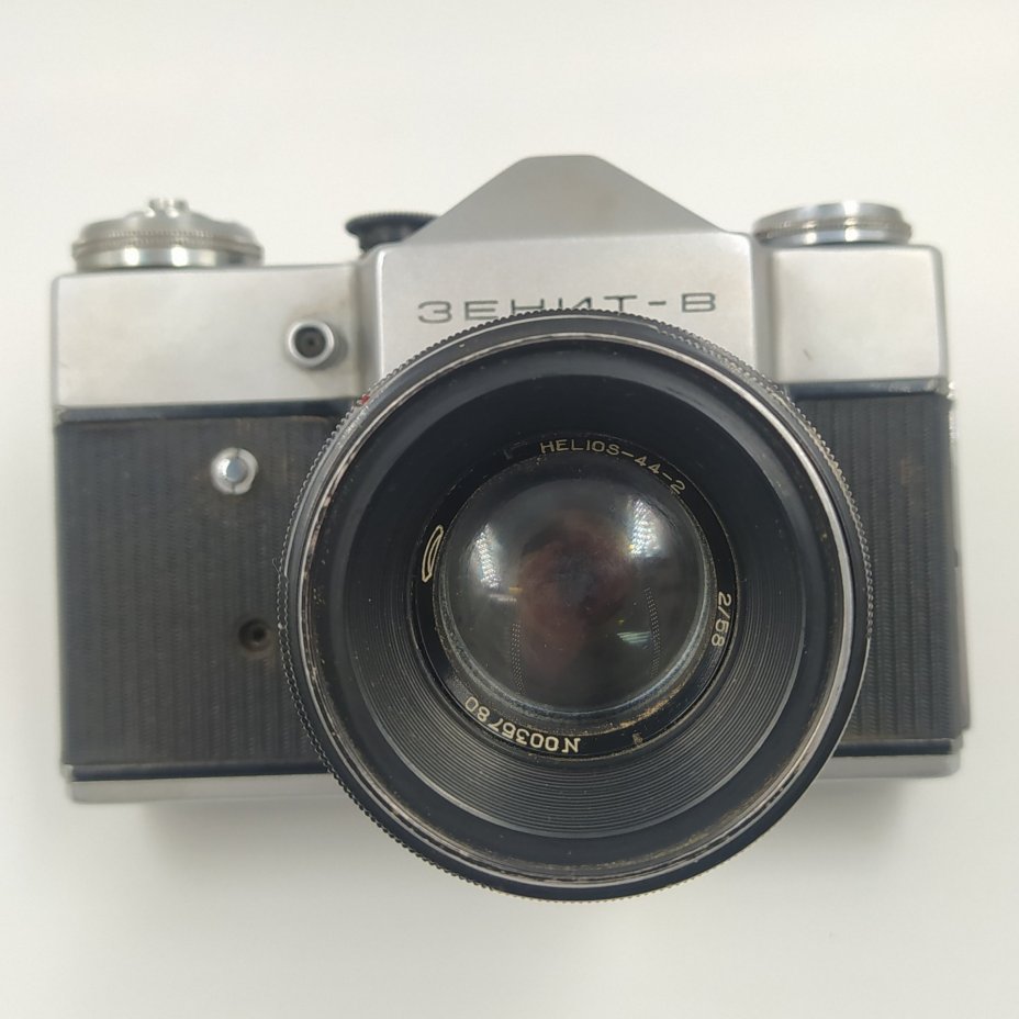 Фотоаппарат "Зенит-В" с объективом "Гелиос-44-2" в оригинальном кофре, Красногорский механический завод (КМЗ)