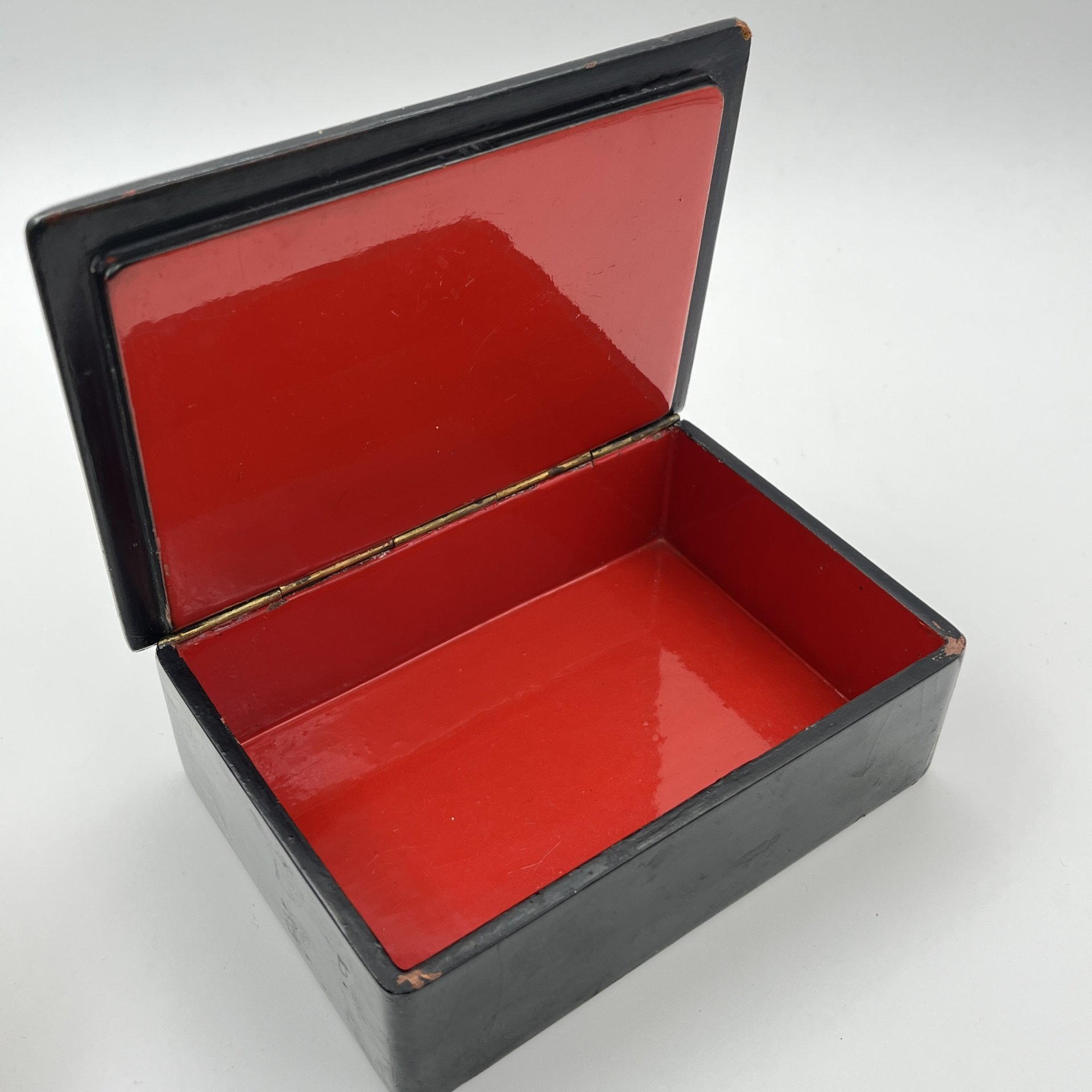 Шкатулка лаковая "Утро в сосновом лесу", художник А.Морозова, папье-маше, роспись, лак, письмо "по-сквозному", Федоскинская фабрика миниатюрной живописи (Федоскино), СССР, 1978 г.