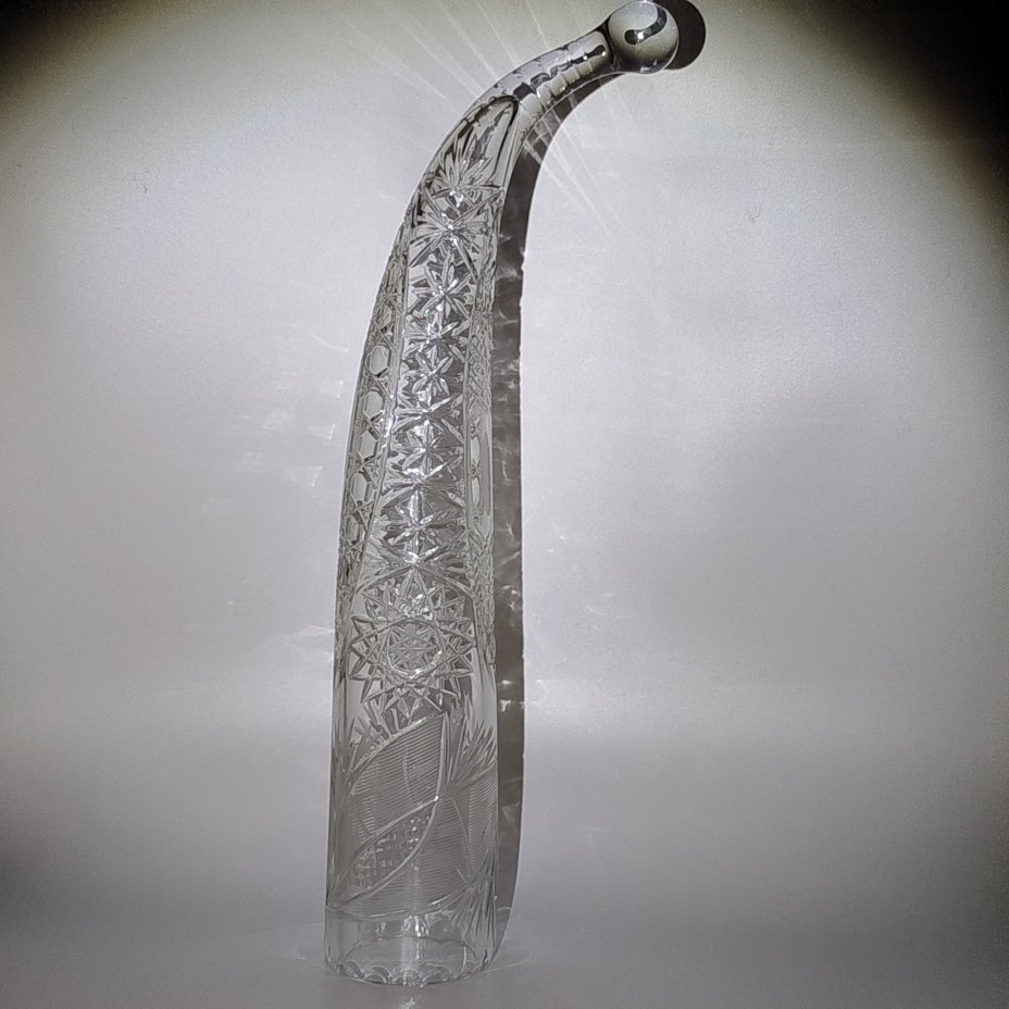 Кубок для вина "Рог изобилия", украшенный резным геометрическим декором