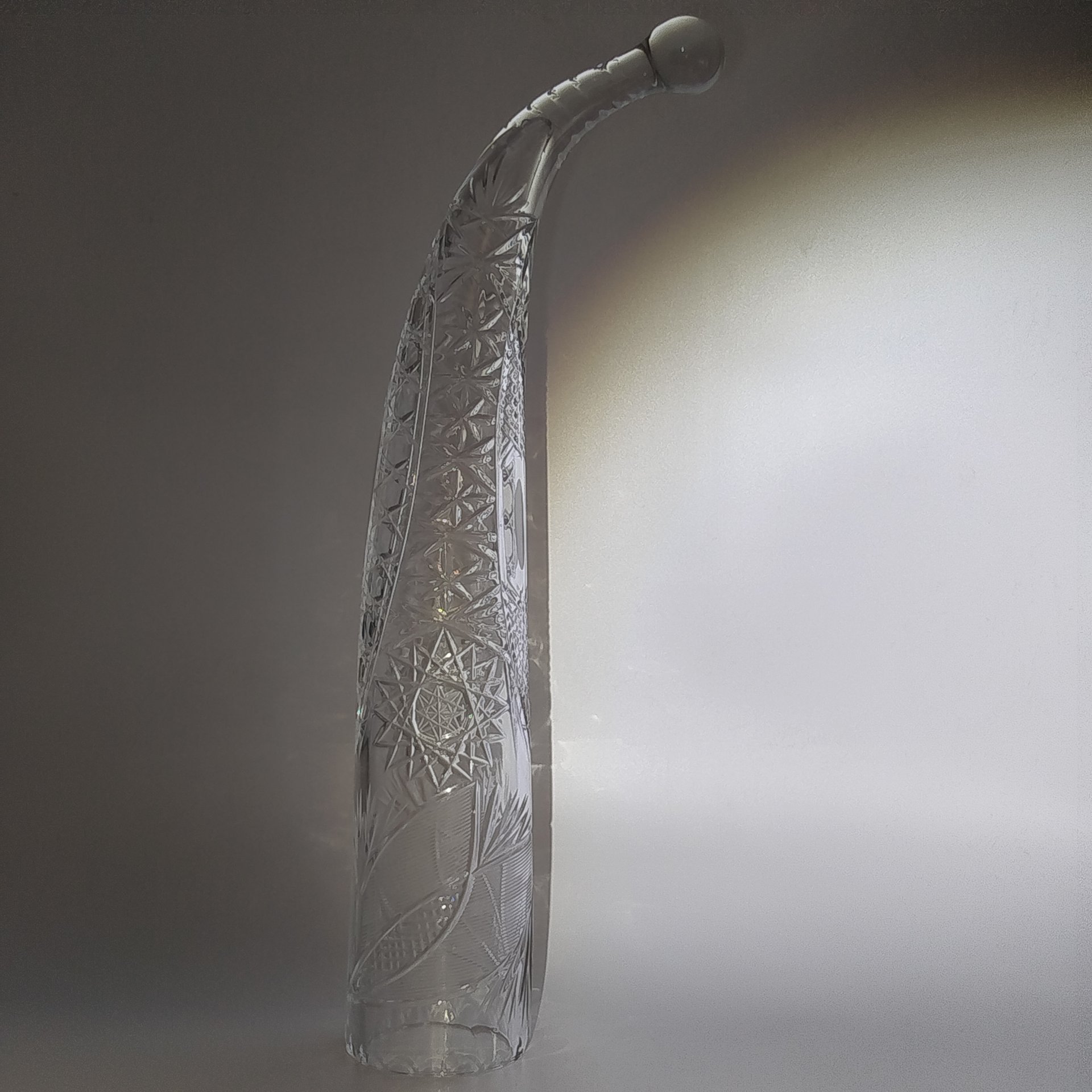 Кубок для вина "Рог изобилия", украшенный резным геометрическим декором