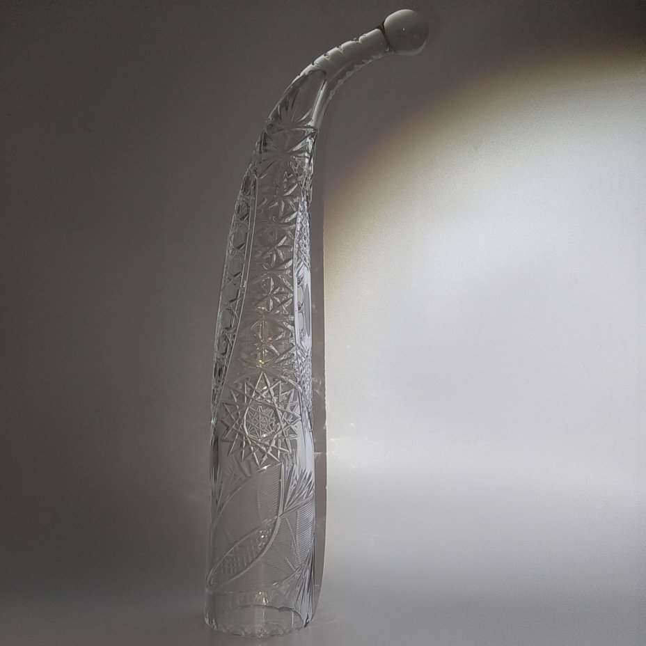 Кубок для вина "Рог изобилия", украшенный резным геометрическим декором