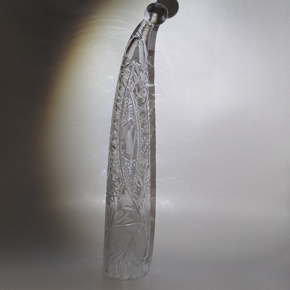 Кубок для вина "Рог изобилия", украшенный резным геометрическим декором