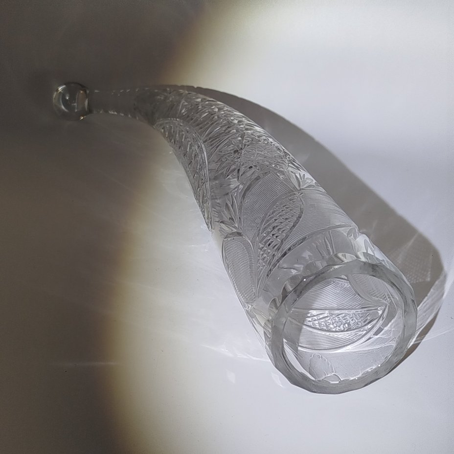 Кубок для вина "Рог изобилия", украшенный резным геометрическим декором