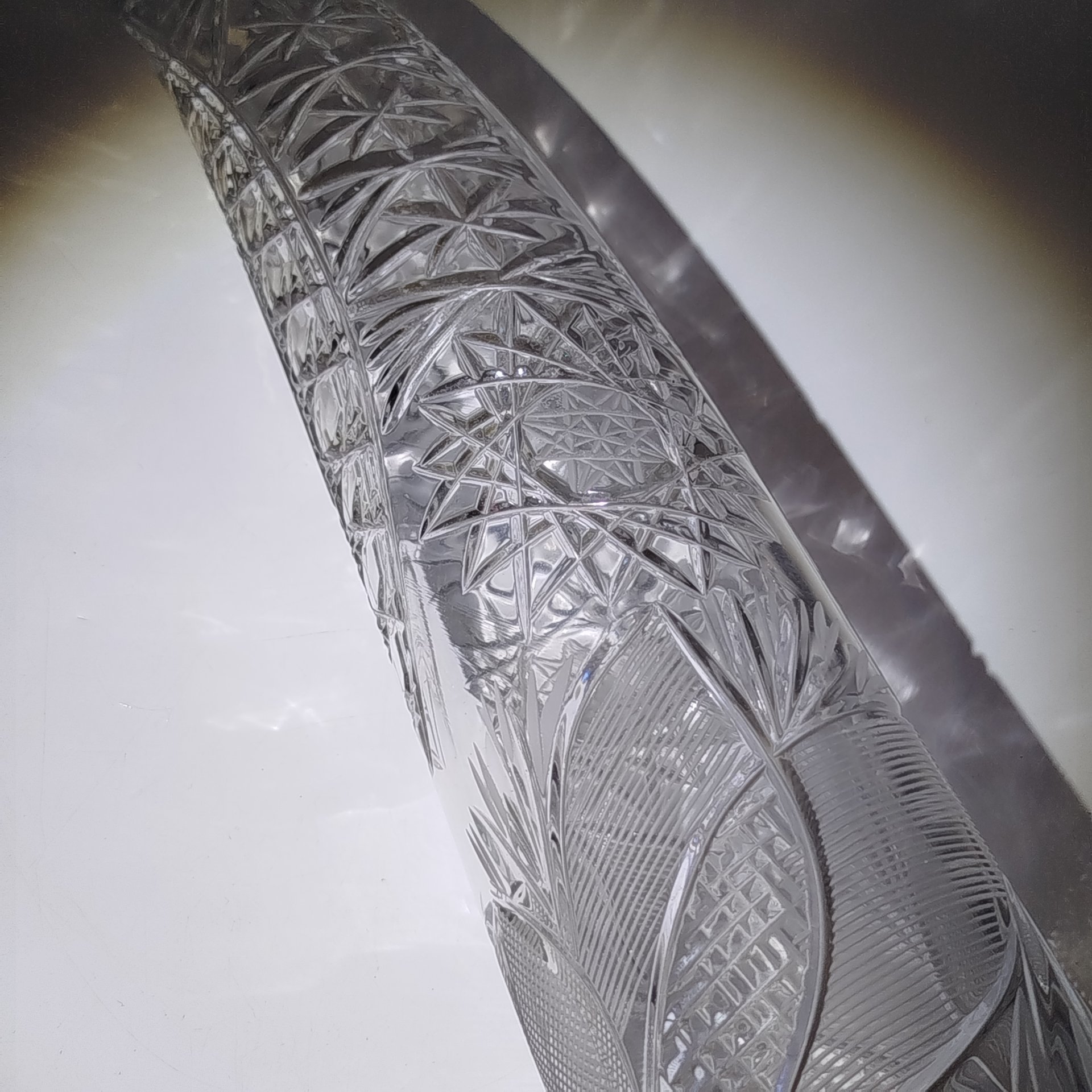 Кубок для вина "Рог изобилия", украшенный резным геометрическим декором