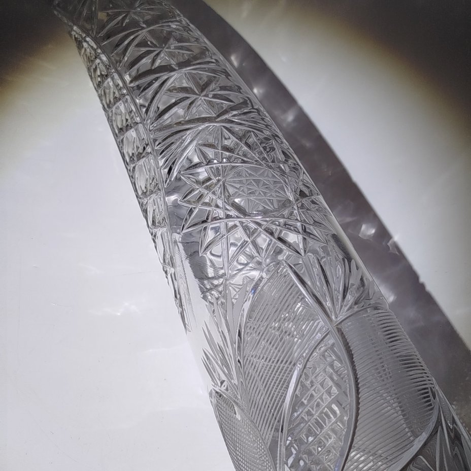 Кубок для вина "Рог изобилия", украшенный резным геометрическим декором