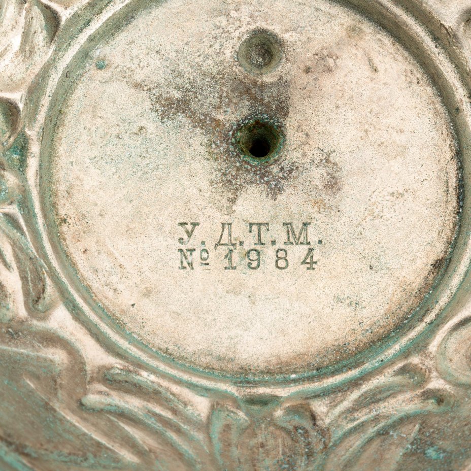 Подсвечник, украшенный львами и звездами Давида (Иудаика), латунь, серебрение, Bracia Henneberg (Братья Хеннеберг, Варшава), Царство Польское, 1915-1917 гг.