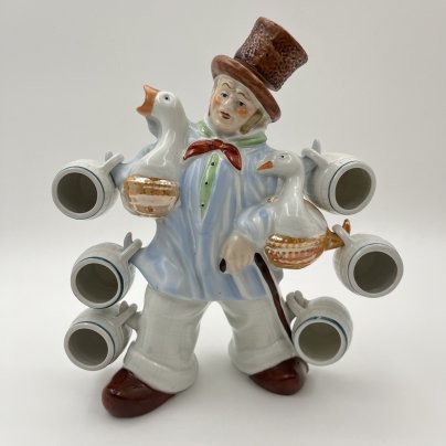Штоф "Продавец гусей", фарфор, роспись, люстр, VEB Porzellanfiguren Lippelsdorf (Липпельсдорф), ГДР, 1974-1990 гг., VEB Porzellanfiguren Lippelsdorf (Липпельсдорф)