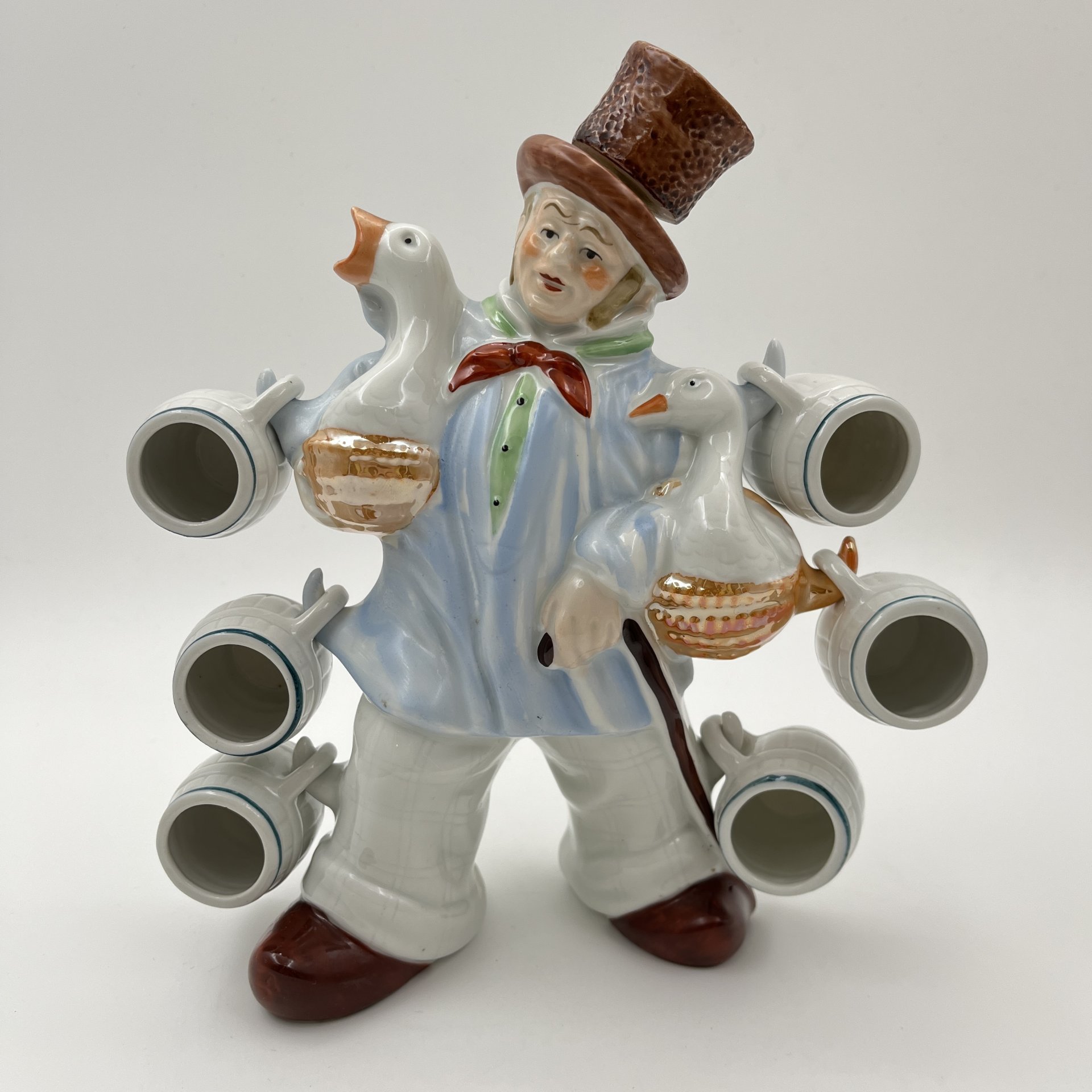Штоф "Продавец гусей", фарфор, роспись, люстр, VEB Porzellanfiguren Lippelsdorf (Липпельсдорф), ГДР, 1974-1990 гг., VEB Porzellanfiguren Lippelsdorf (Липпельсдорф)