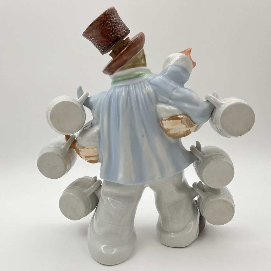 Штоф "Продавец гусей", фарфор, роспись, люстр, VEB Porzellanfiguren Lippelsdorf (Липпельсдорф), ГДР, 1974-1990 гг., VEB Porzellanfiguren Lippelsdorf (Липпельсдорф)