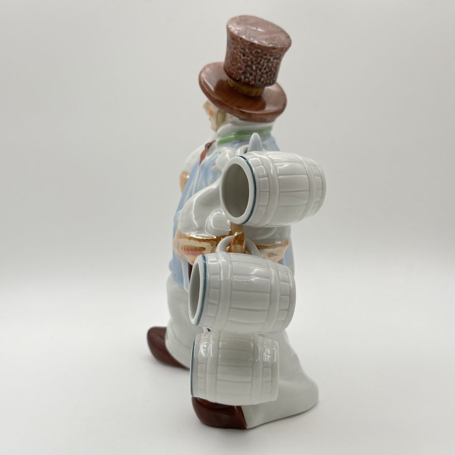 Штоф "Продавец гусей", фарфор, роспись, люстр, VEB Porzellanfiguren Lippelsdorf (Липпельсдорф), ГДР, 1974-1990 гг., VEB Porzellanfiguren Lippelsdorf (Липпельсдорф)