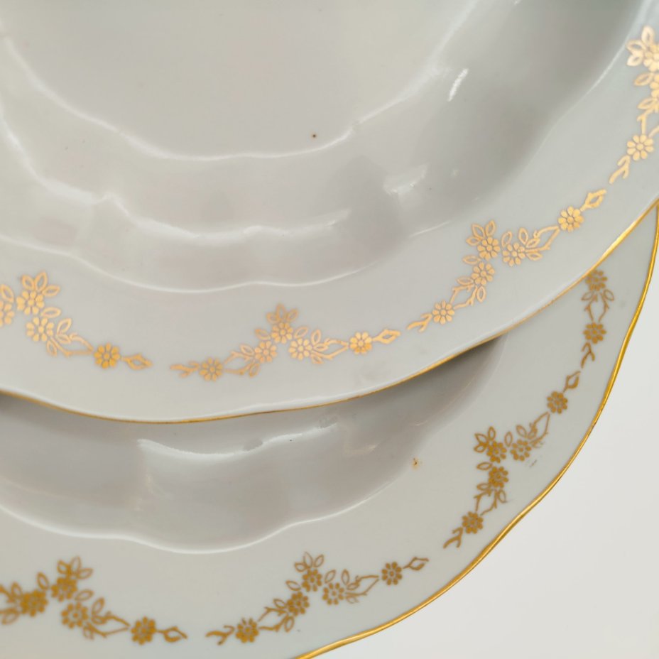 Набор из шести суповых тарелок с орнаментальным декором, фарфор, золочение, Рижский фарфорово-фаянсовый завод, СССР, 1960-1980 гг.