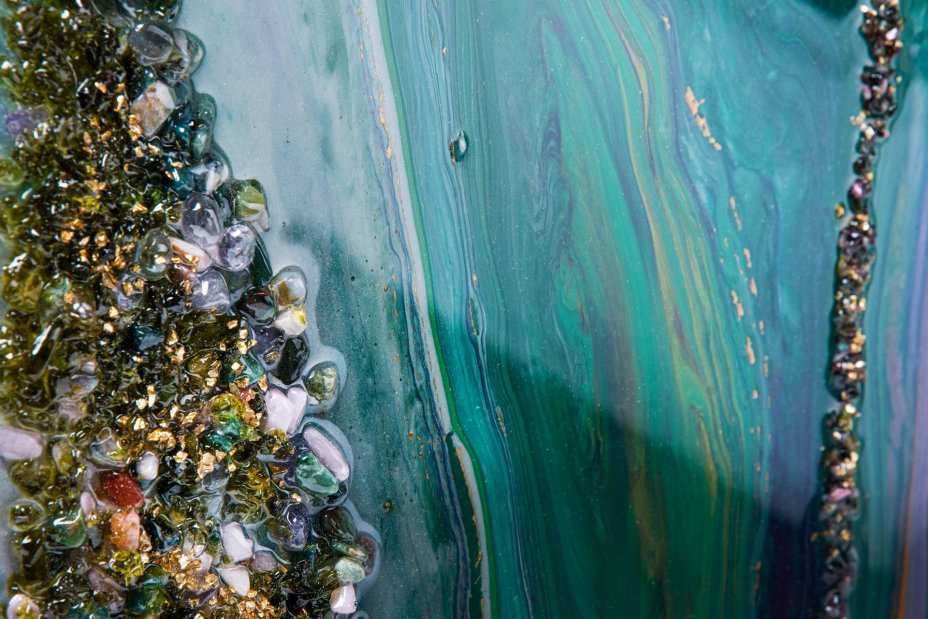 Панно настенное "Морская волна",  авторская ручная работа в технике Resin Art, глянцевое 3D покрытие, натуральный камень, стекло, Россия, 2021 г.