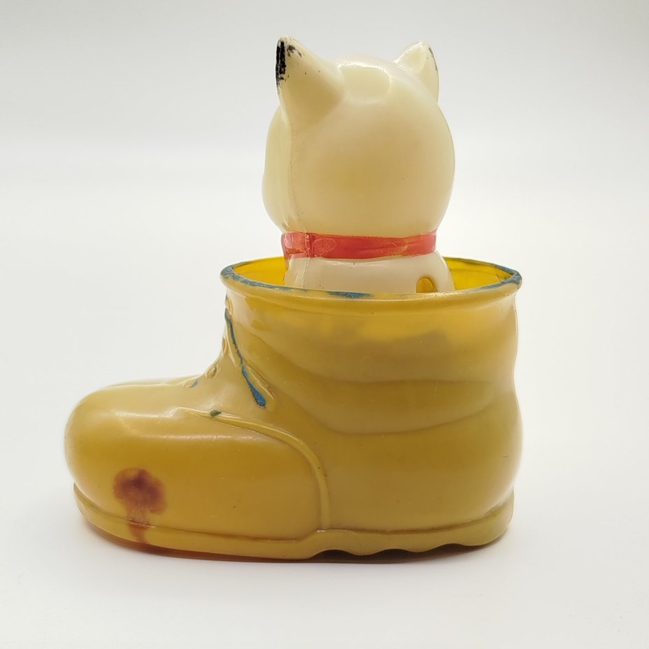 Игрушка-забава "Котёнок в башмаке", Ленсовнархоз УХП Завод им. «Комсомольской правды», целлулоид, штамповка, краска, роспись, СССР