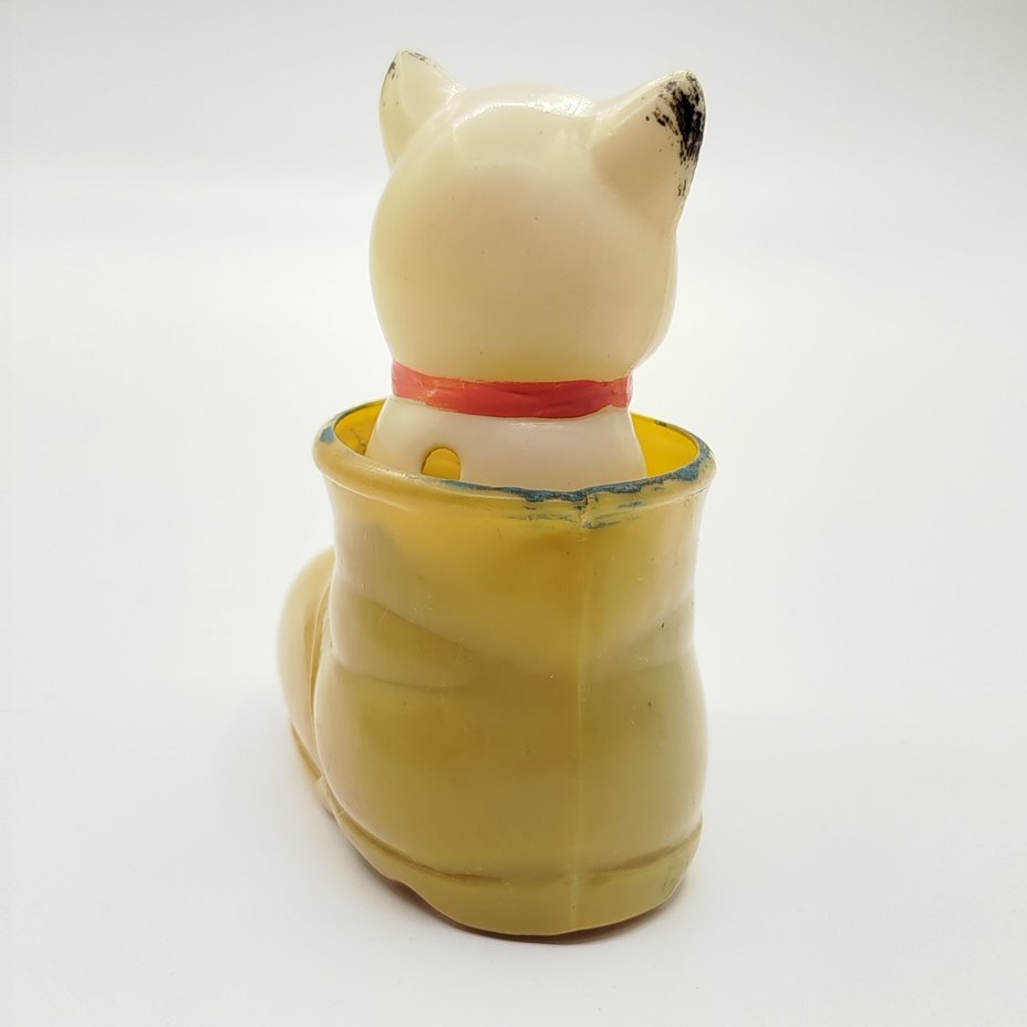 Игрушка-забава "Котёнок в башмаке", Ленсовнархоз УХП Завод им. «Комсомольской правды», целлулоид, штамповка, краска, роспись, СССР