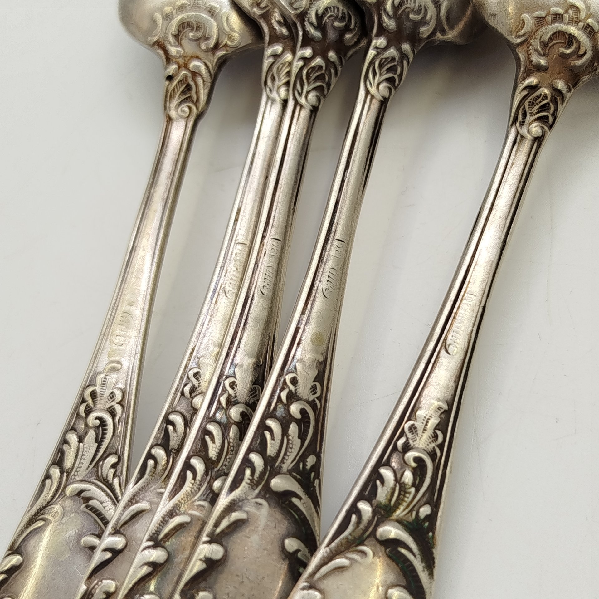 Набор из 5-ти чайных ложек, украшенных растительным декором, мНЦ (медь-никель-цинк), Вольнянский завод столовых приборов им. Шевченко (ЗiШ, ЗиШ), СССР, 1960-1990 гг.