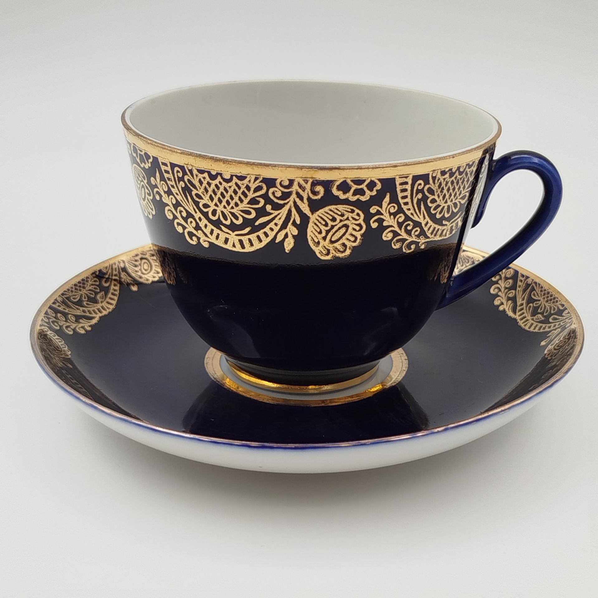 Пара чайная "Золотой фриз", автор формы С. Е. Яковлева, автор рисунка К. Г. Косенкова