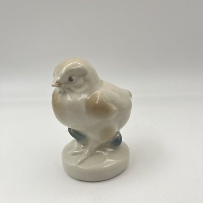 Статуэтка "Цыплёнок", фарфор, роспись, золочение, Турыгинский фарфоровый завод артели «Художественная керамика» (Гжель), СССР, 1950-1960 гг.