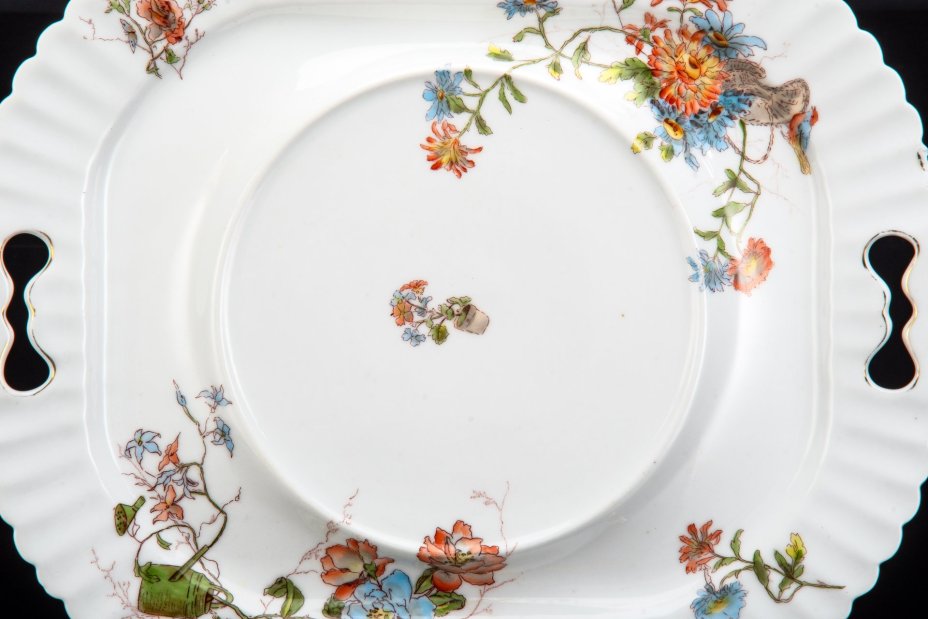 Поднос (подставное блюдо) с цветочным декором, мануфактура "Bellino and Commerell Odessa"