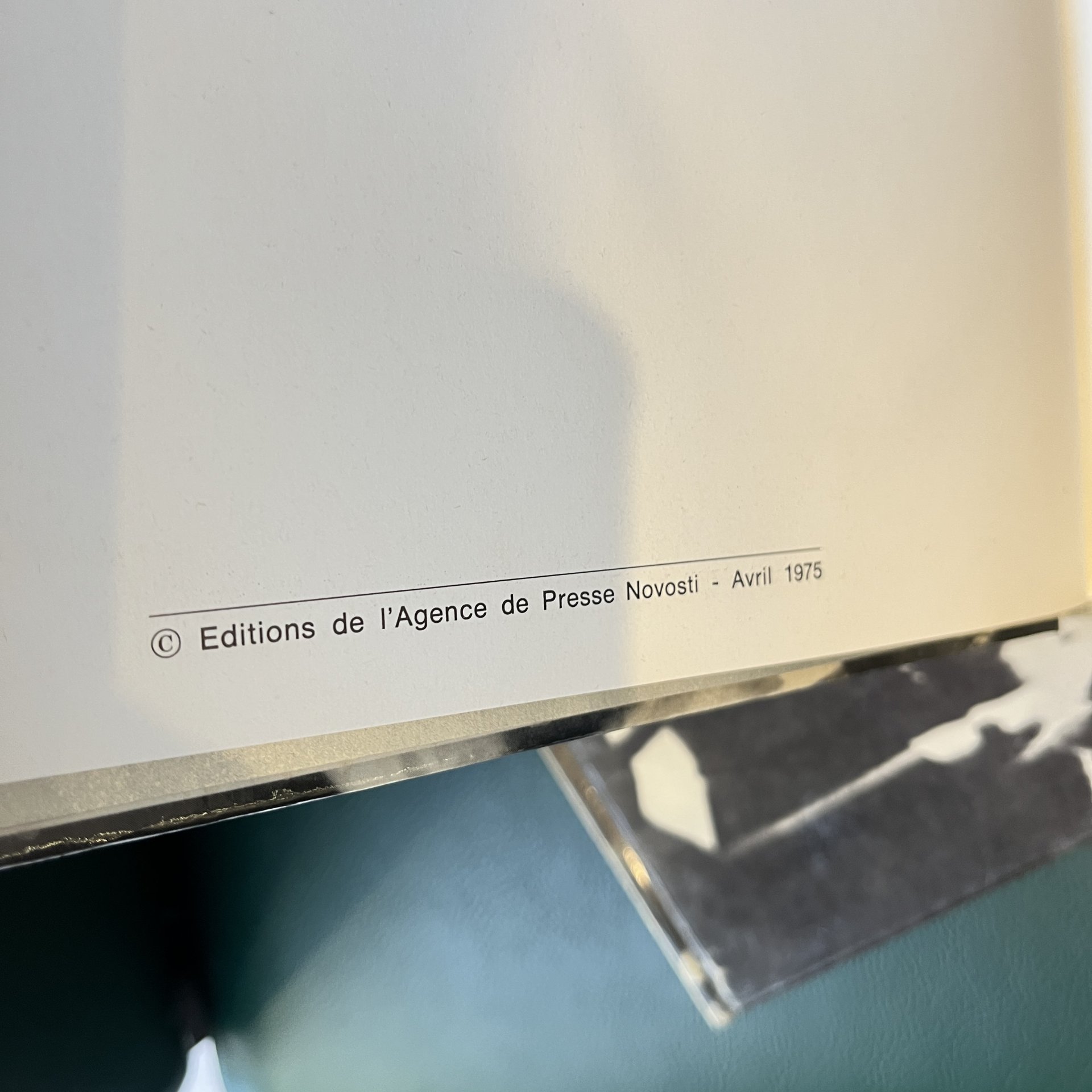 Два экземпляра книги "Победа. The Victory. La Victoire", бумага, печать, Франция, 1975-1985 гг.