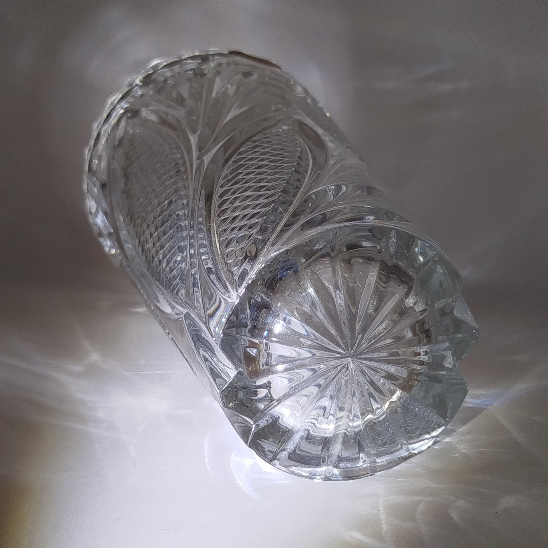 Ваза с резным растительным декором ,"Krisso", хрусталь, резьба, Российская Федерация, 1990-2015 гг.