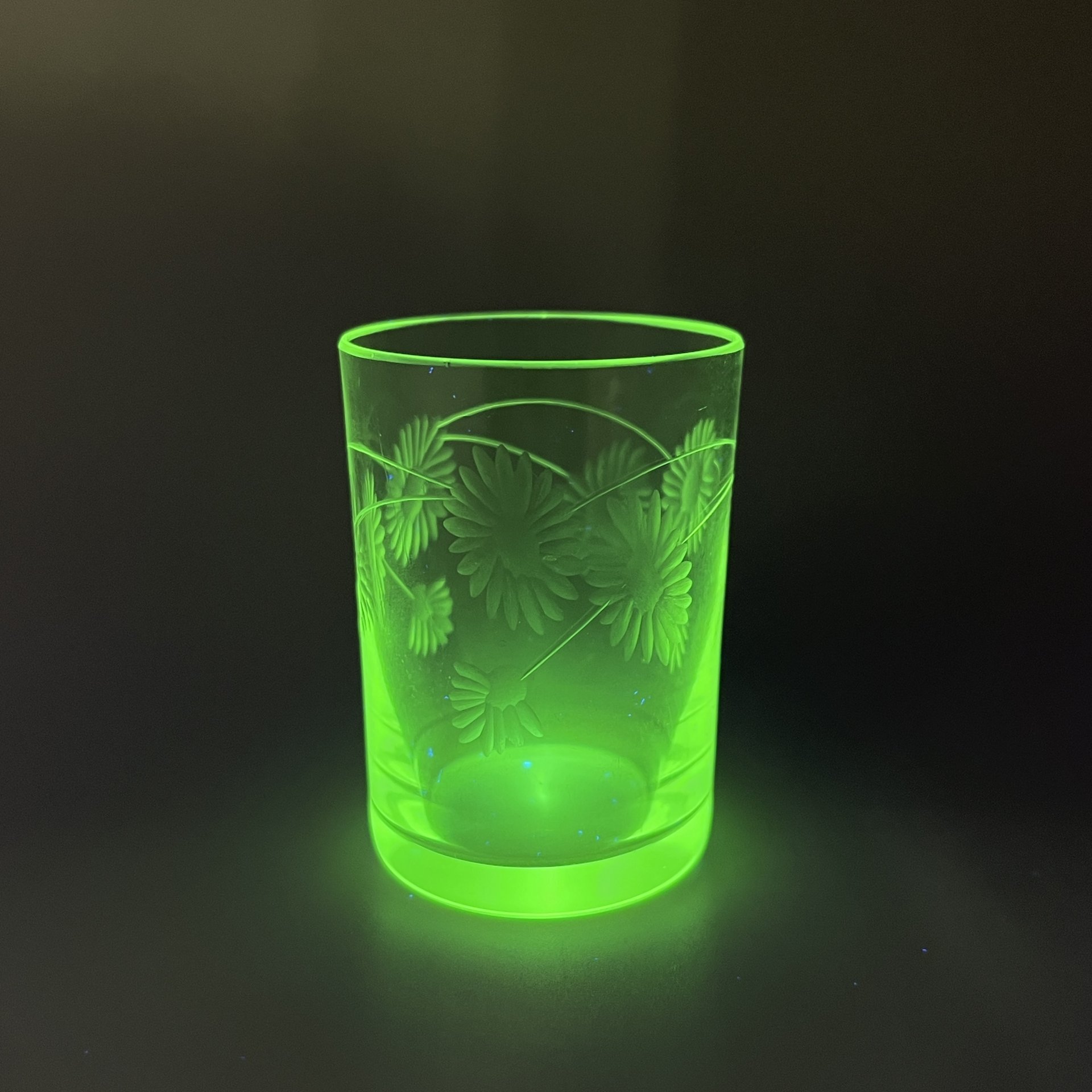 Стопка, украшенная цветочным декором, стекло, СССР, 1920-1930 гг.