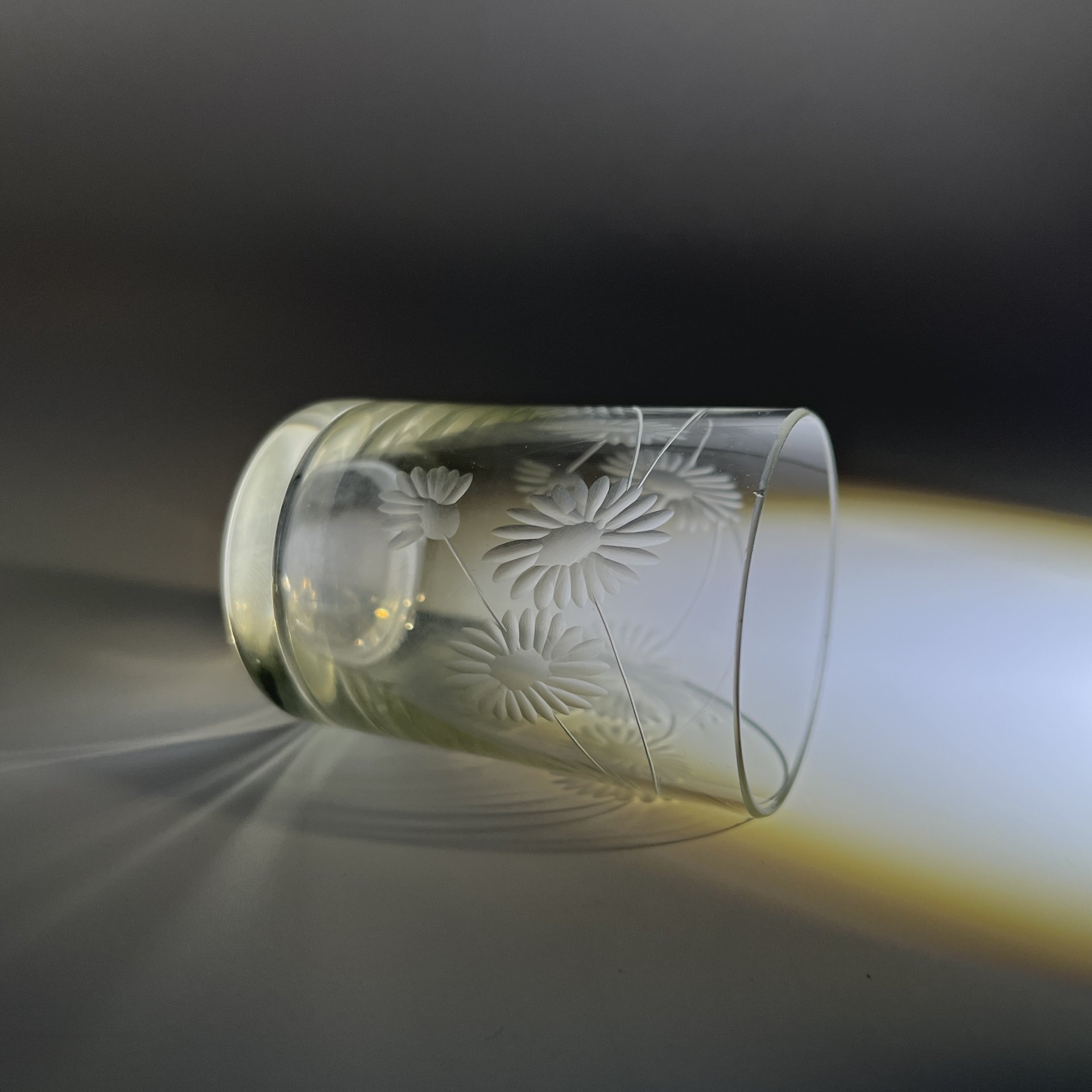 Стопка, украшенная цветочным декором, стекло, СССР, 1920-1930 гг.