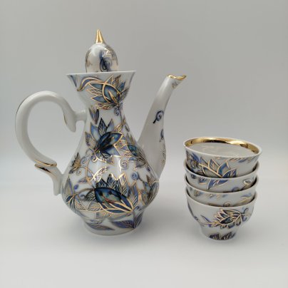 Чайный набор для 4 персон с цветочным декором (чайник и 4 пиалы), фарфор, роспись, золочение, Кисловодский фарфор - Феникс, СССР, 1980-1991 гг.