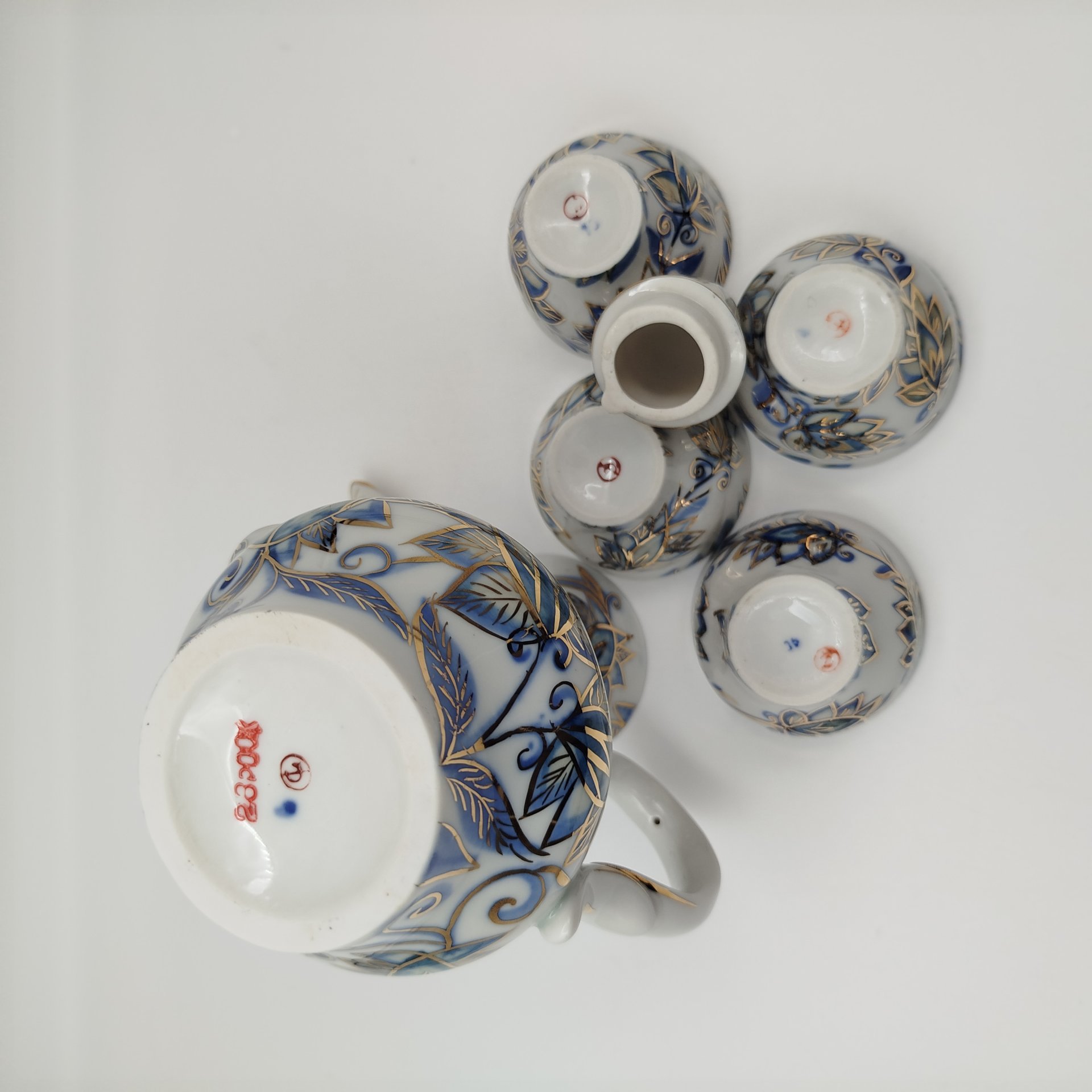 Чайный набор для 4 персон с цветочным декором (чайник и 4 пиалы), фарфор, роспись, золочение, Кисловодский фарфор - Феникс, СССР, 1980-1991 гг.