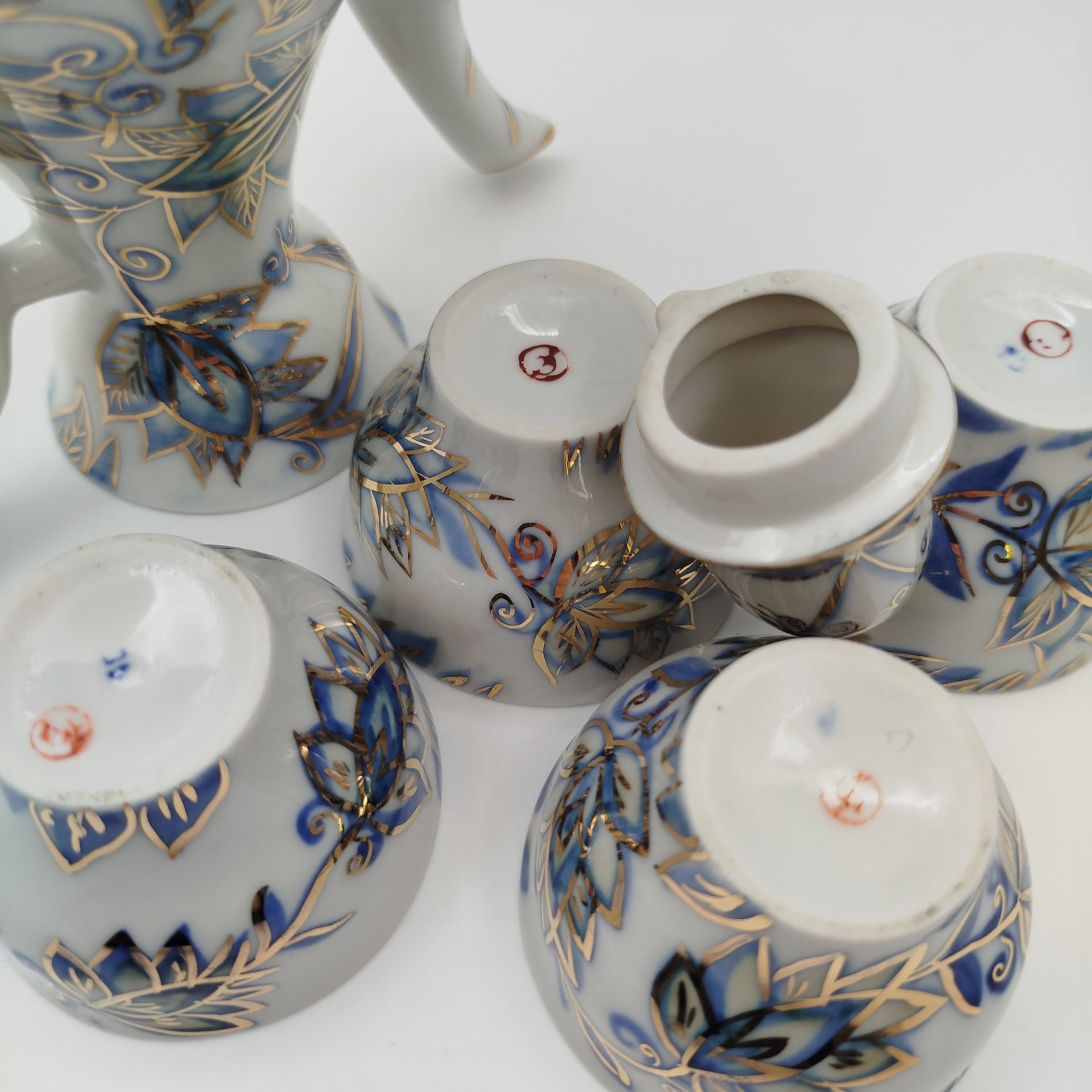 Чайный набор для 4 персон с цветочным декором (чайник и 4 пиалы), фарфор, роспись, золочение, Кисловодский фарфор - Феникс, СССР, 1980-1991 гг.