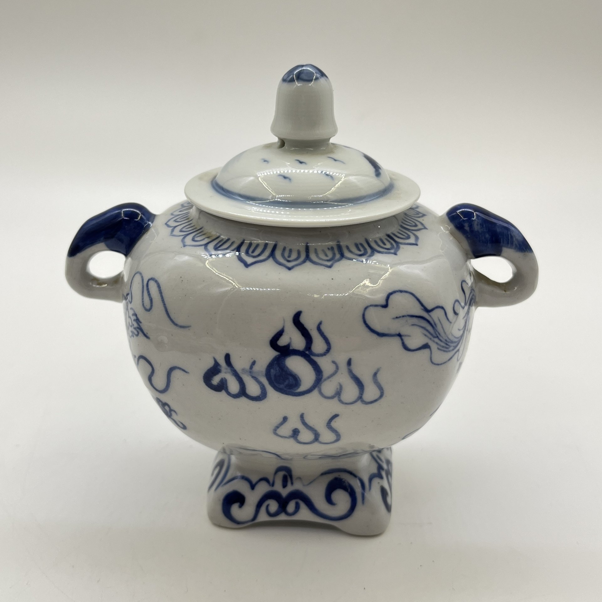 Чайница с изображением дракона (крышка в подборе!), фарфор, роспись, Китай, 1960-1980 гг.