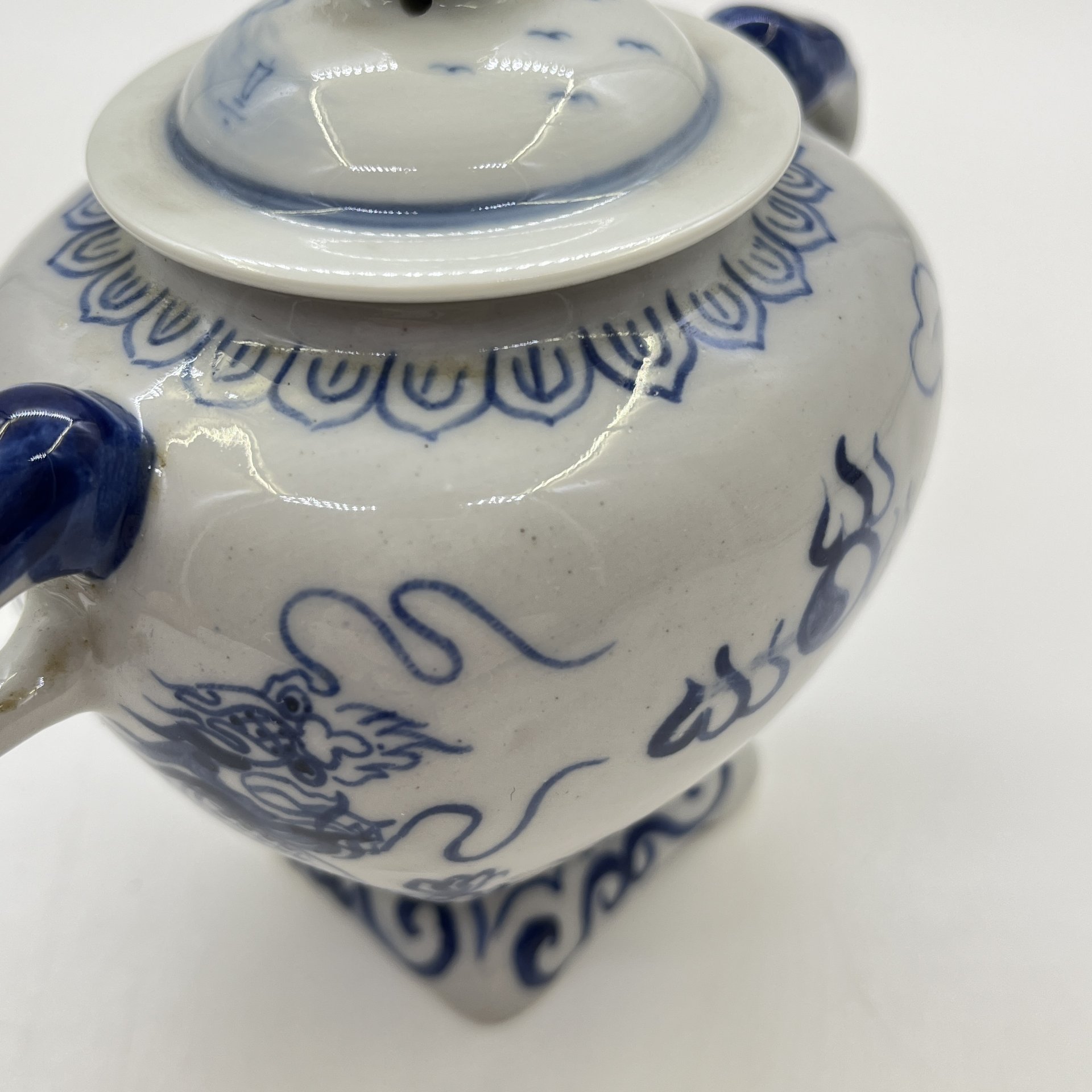 Чайница с изображением дракона (крышка в подборе!), фарфор, роспись, Китай, 1960-1980 гг.