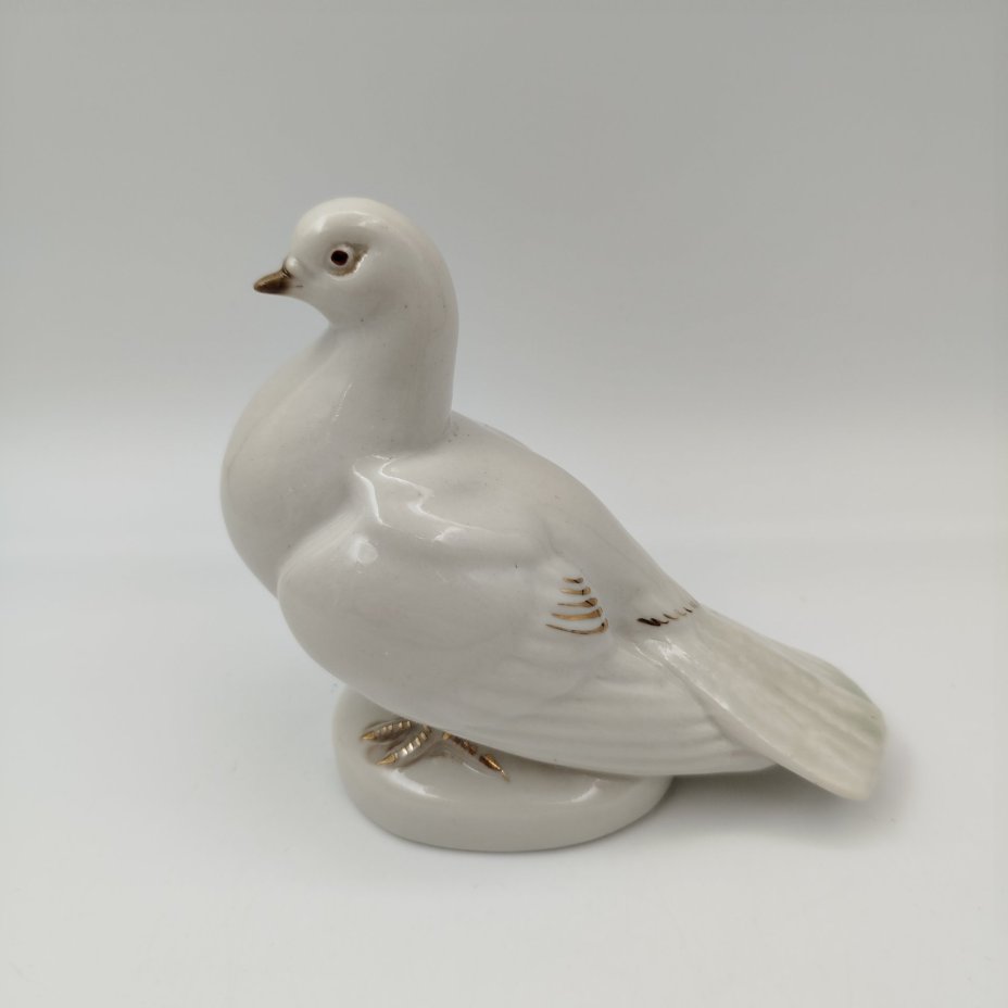 Статуэтка "Голубь", фарфор, роспись, золочение, Турыгинский фарфоровый завод артели «Художественная керамика» (Гжель), СССР, 1950-1960 гг.