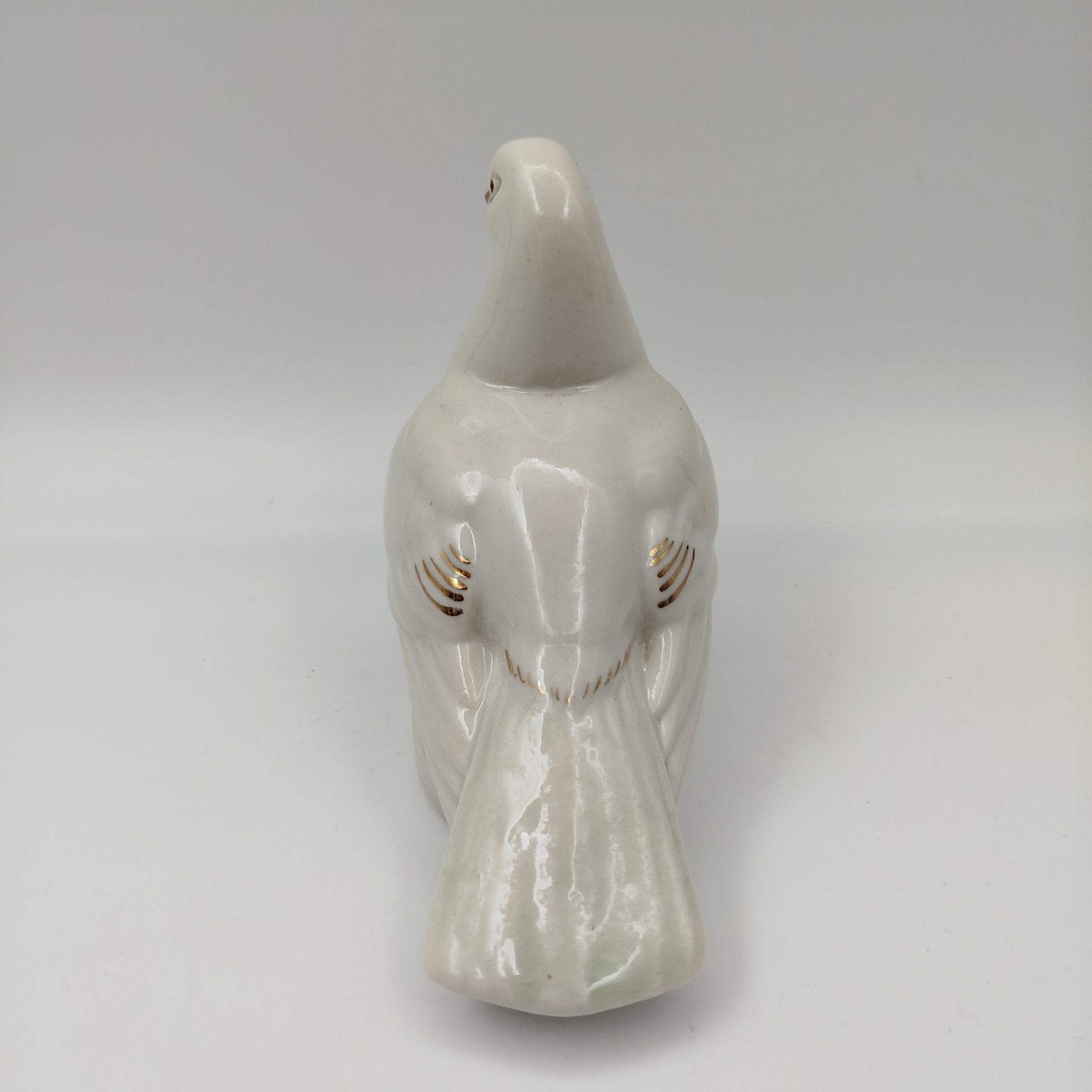 Статуэтка "Голубь", фарфор, роспись, золочение, Турыгинский фарфоровый завод артели «Художественная керамика» (Гжель), СССР, 1950-1960 гг.