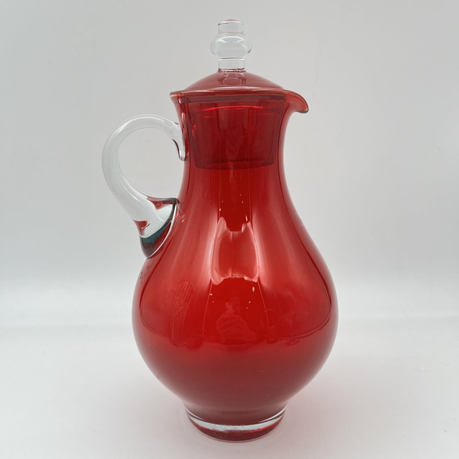 Кувшин красного цвета с крышкой, стекло, СССР, 1970-1990 гг.
