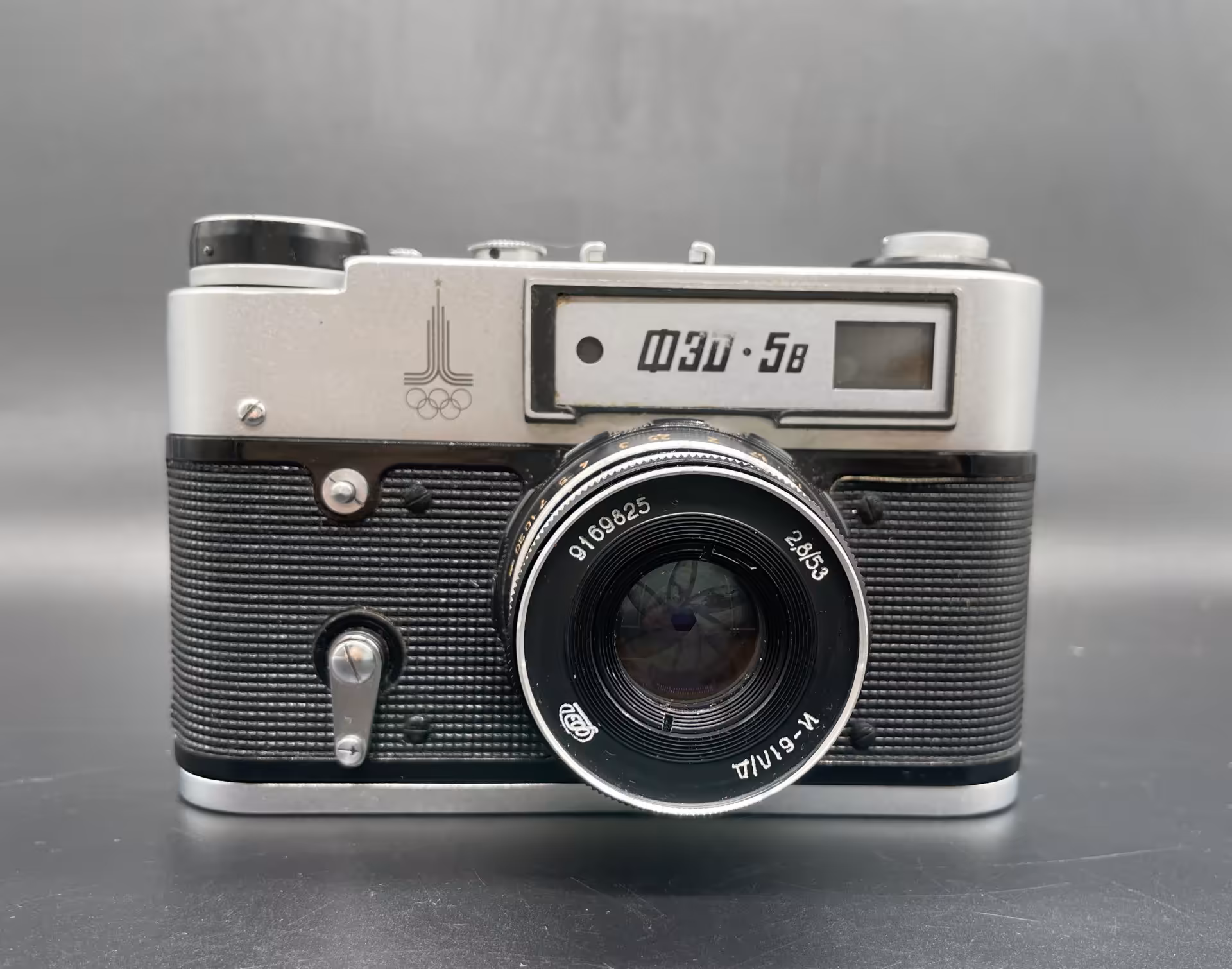 Фотоаппарат "ФЭД-5В" с олимпийской символикой и объективом "Индустар 61 Л/Д" в кофре, Харьковский машиностроительный завод им. Дзержинского (ФЭД)
