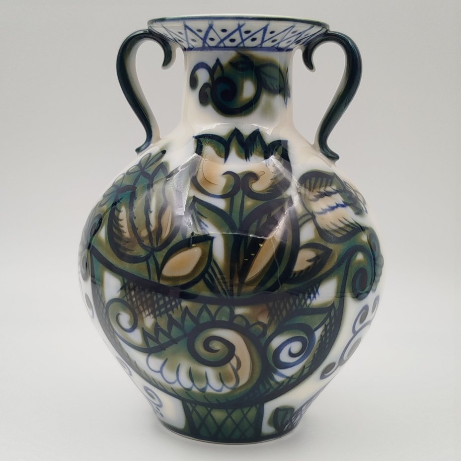 Ваза "Виноград", автор В.М. Городецкий, фарфор, роспись, Ленинградский фарфоровый завод (ЛФЗ), СССР, 1960-1970 гг.