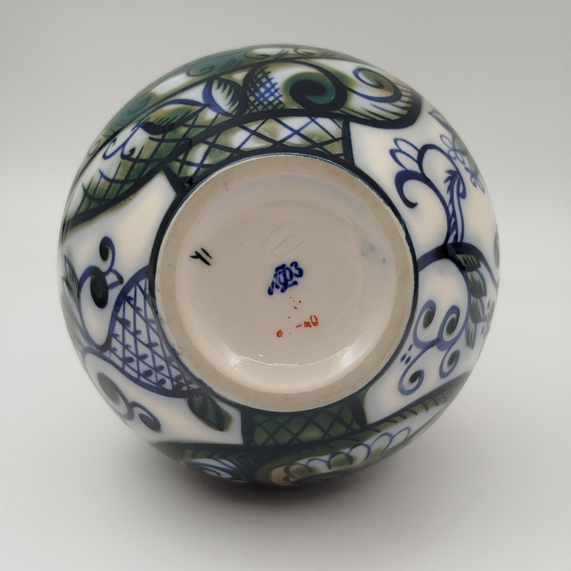 Ваза "Виноград", автор В.М. Городецкий, фарфор, роспись, Ленинградский фарфоровый завод (ЛФЗ), СССР, 1960-1970 гг.