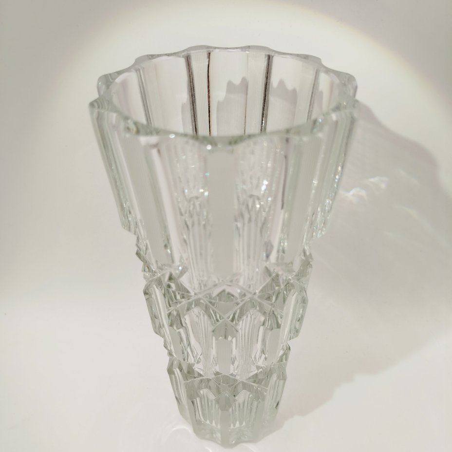 Ваза для цветов "Эхо", автор А.М. Остроумов, хрусталь, прессование, алмазная грань, Ленинградский завод художественного стекла (ЛЗХС), СССР, 1970-1980 гг.
