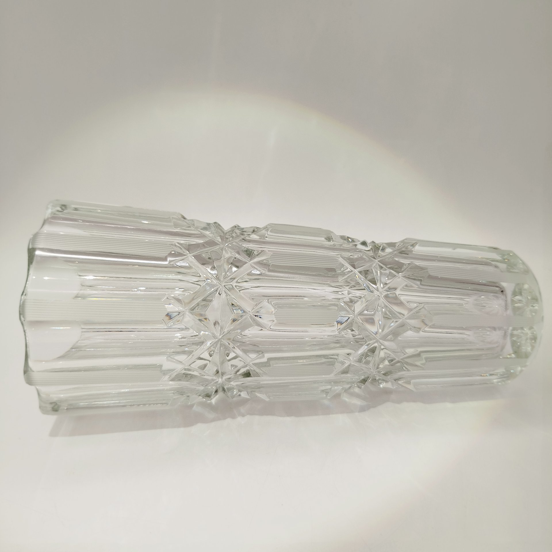 Ваза для цветов "Эхо", автор А.М. Остроумов, хрусталь, прессование, алмазная грань, Ленинградский завод художественного стекла (ЛЗХС), СССР, 1970-1980 гг.