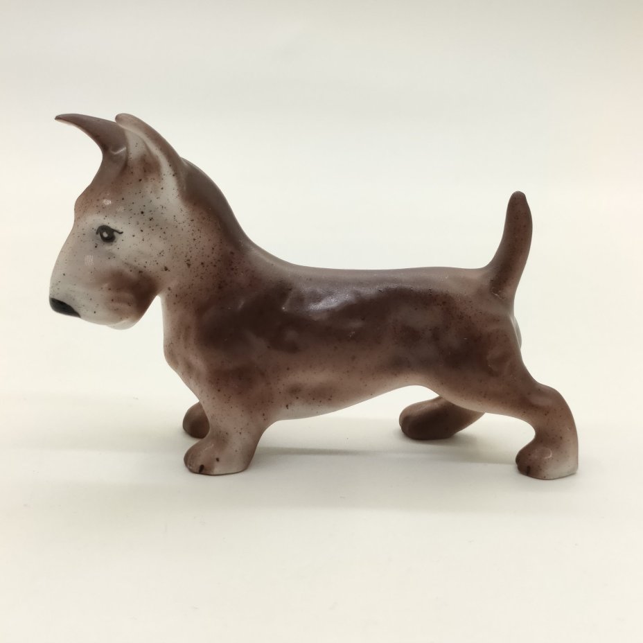 Статуэтка "Фокстерьер", фарфор, роспись, Сысертский фарфоровый завод, Россия, 1980-2000 гг.