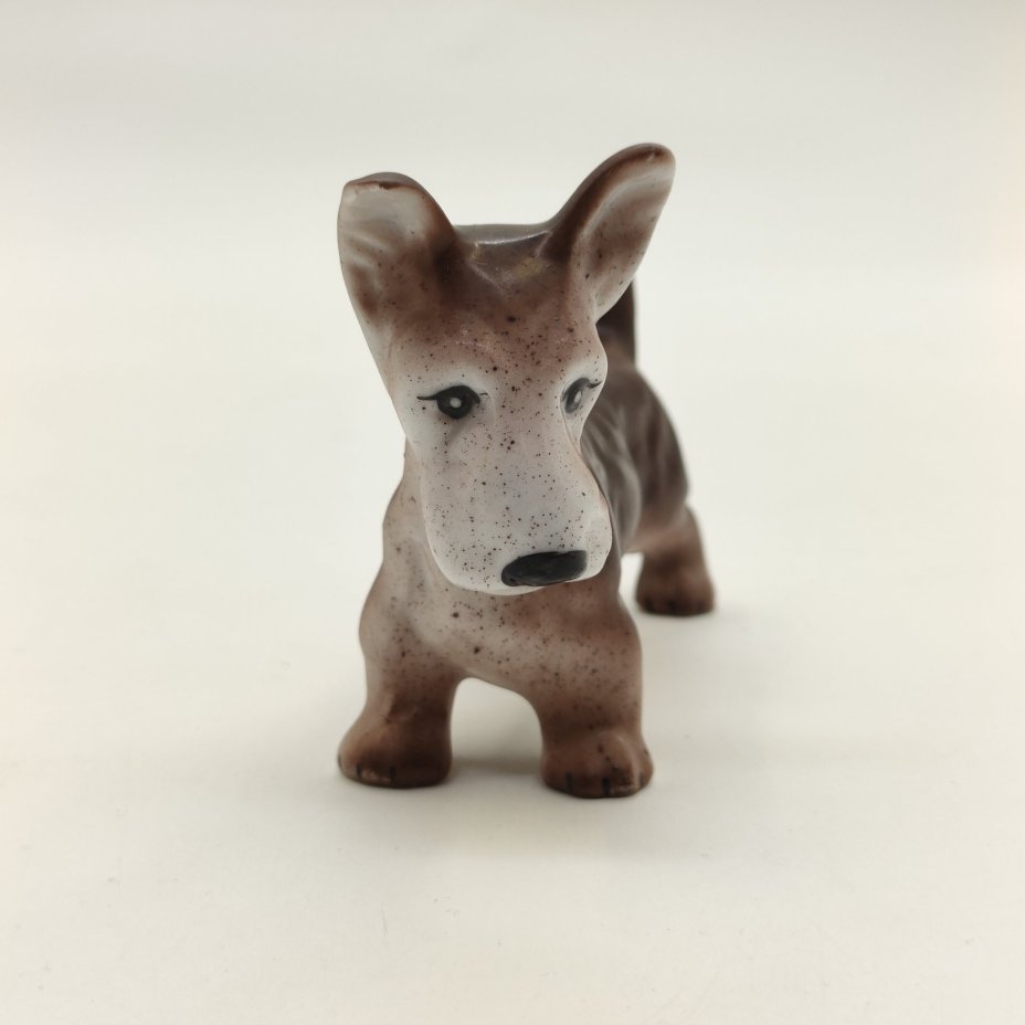 Статуэтка "Фокстерьер", фарфор, роспись, Сысертский фарфоровый завод, Россия, 1980-2000 гг.