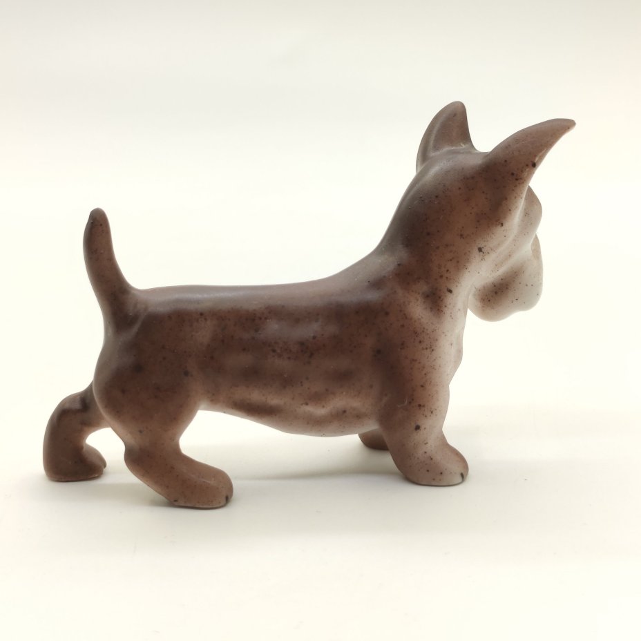 Статуэтка "Фокстерьер", фарфор, роспись, Сысертский фарфоровый завод, Россия, 1980-2000 гг.