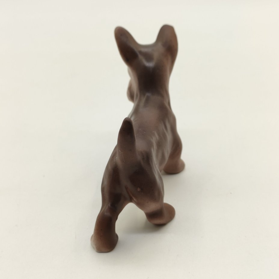 Статуэтка "Фокстерьер", фарфор, роспись, Сысертский фарфоровый завод, Россия, 1980-2000 гг.