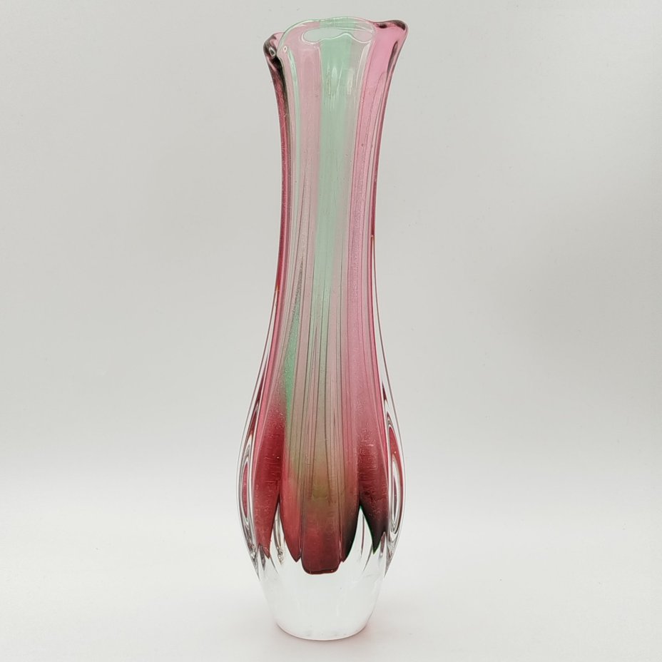 Ваза "Стиляга", автор П.И. Зинченко, стекло, гутная техника, Ленинградский завод художественного стекла (ЛЗХС), СССР, 1960-1980 гг.