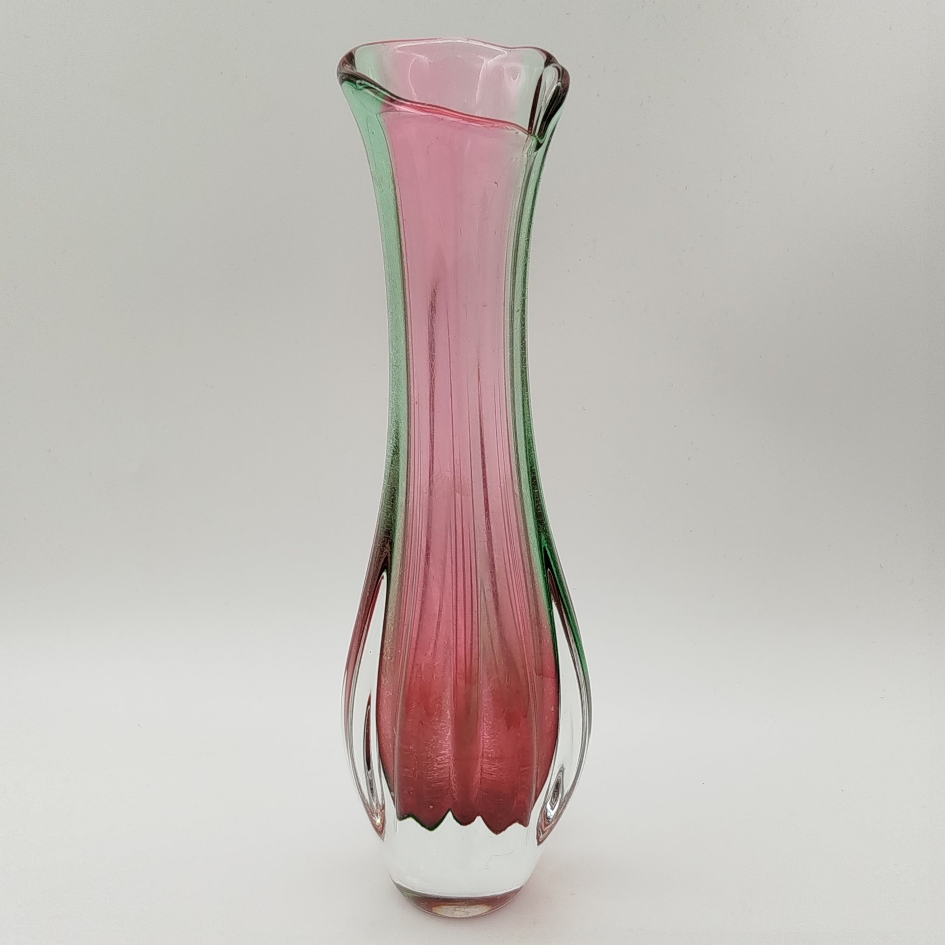 Ваза "Стиляга", автор П.И. Зинченко, стекло, гутная техника, Ленинградский завод художественного стекла (ЛЗХС), СССР, 1960-1980 гг.