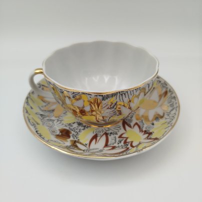 Пара чайная "Золотые ромашки", автор росписи Л.И. Григорьева, форма "Тюльпан", фарфор, деколь, золочение, Ленинградский фарфоровый завод (ЛФЗ), СССР, 1970-1986 гг.
